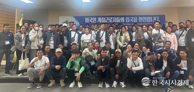 의성군, 외국인 계절근로자 65명 추가 입국... 농번기 인력난 해소 속도