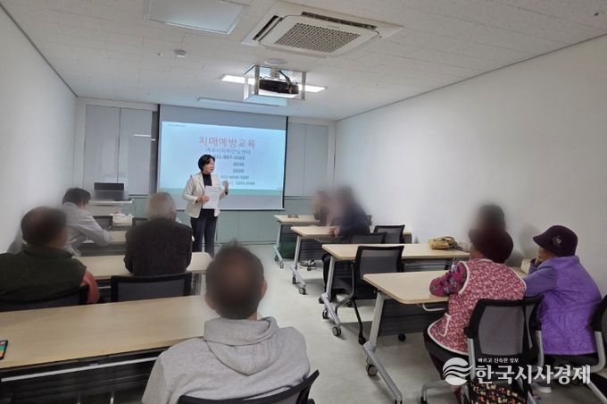 금사도서관 치매예방교실 운영