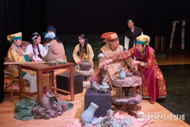 극단 청자의 공연