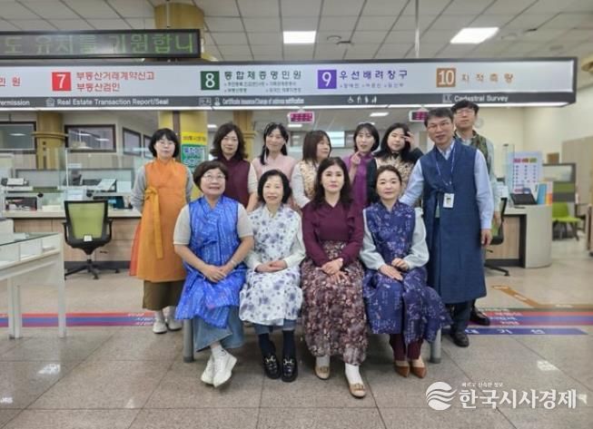 남원시 민원실, 한복 입고 ‘제96회 춘향제’홍보 앞장