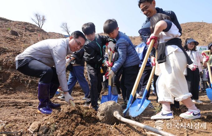 추동 일원에서 진행된 나무심기 행사 모습