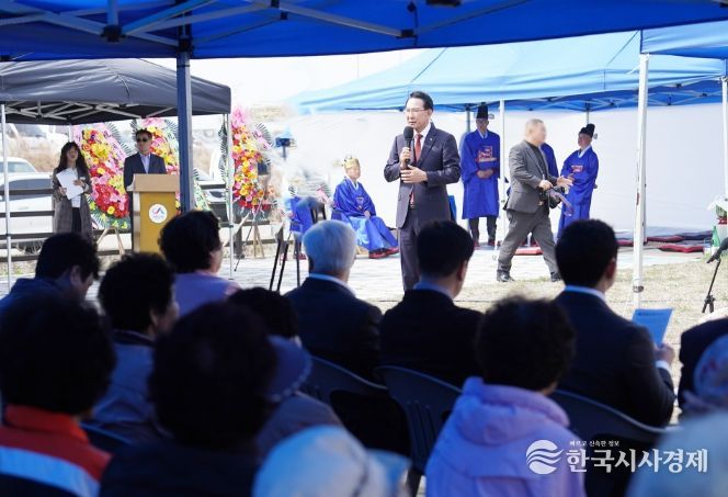 제36회 검은여 제례 진행하는 사진