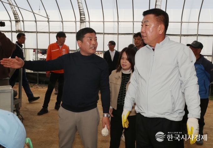 이범석 청주시장, 영농철 맞아 공동육묘장 현장 방문