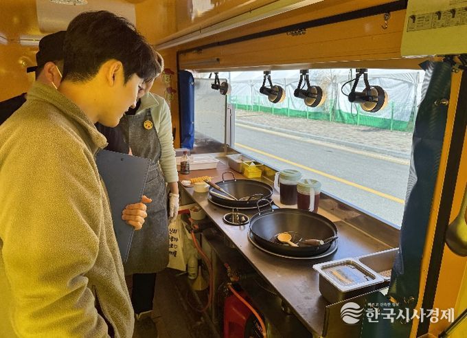 충남 계룡시는 4월 10일부터 12일까지 열리는 ‘향적산 봄나들이’ 축제를 앞두고 식품접객업소 대상 위생 지도·점검을 실시한다.