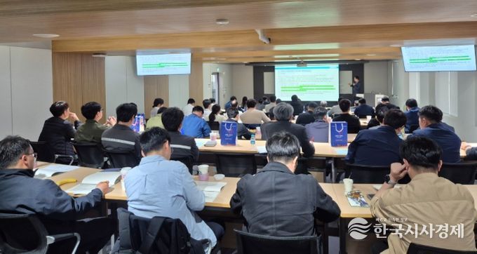 경주시는 3일 동국대학교 WISE캠퍼스에서 지역 기업 인사노무 담당자들을 대상으로 노동법 교육을 실시했다