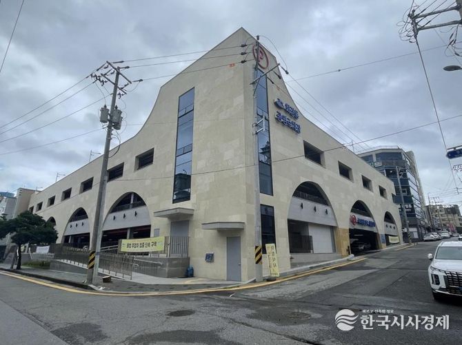 여수시가 오는 8일부터 관내 유료 공영주차장을 대상으로 ‘차량 5부제’를 민간 부문까지 확대 시행한다.