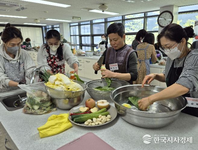 김치 만들기 교육 모습
