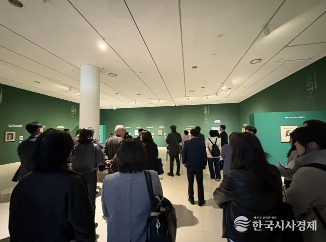 《FACE : 문인 - 시대를 담은 얼굴들》 전시장 관람 사진