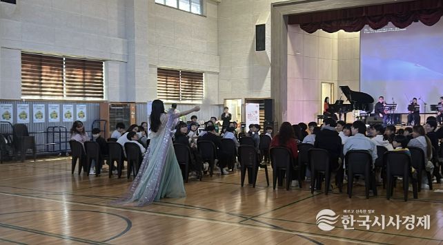 연천군, 초성초서 '찾아가는 스크린 콘서트' 성료...학생·교사 높은 호응
