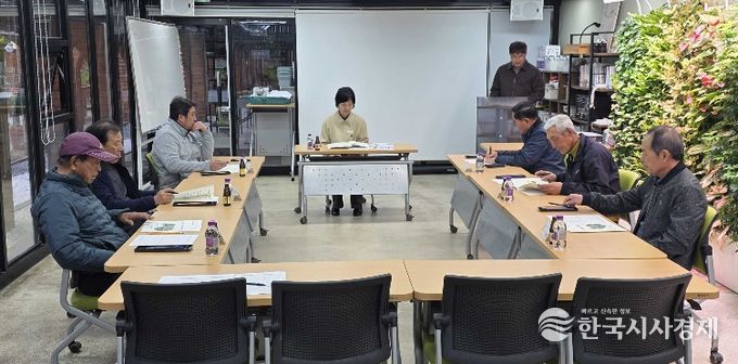 밀양시농업기술센터 치유농업교육장에서 열린 2026년 과수 돌발해충 방제협의회 모습