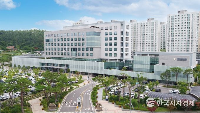 예산군청사 전경