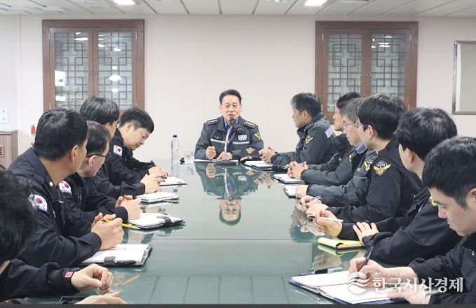 현장부서 지휘관들에게 공직기강 확립을 강조하고 있는백종수 서특단장